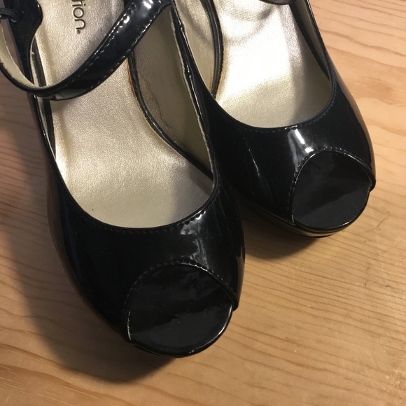 Xhilaration Black Shiny Patent Leather Strappy Peek-a-boo Toe Heels, Size 6.5 - Picture 5 of 8